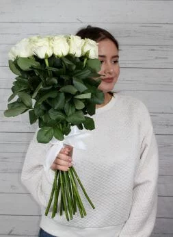 Розы белые, 60 см